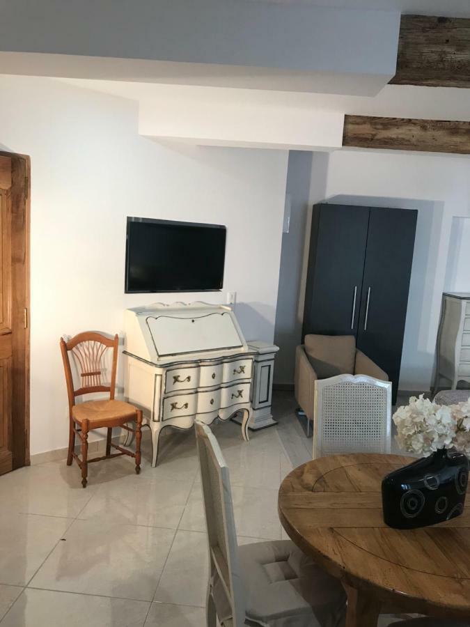 Chambre Familiale Du Couvent Narbonne Luaran gambar